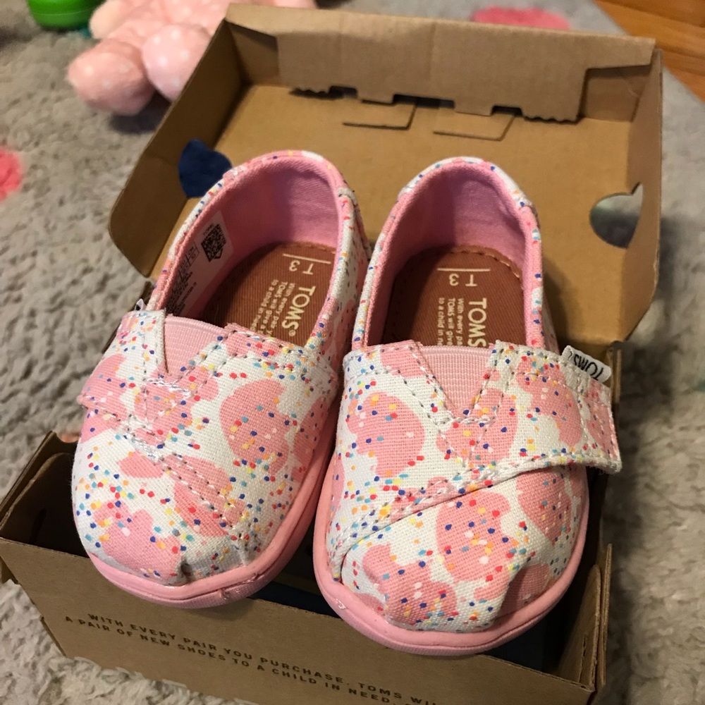 Toms baby shoes